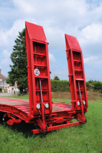 vue arrière du porte engin la campagne